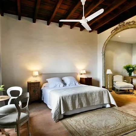 Mora De Dalt Hotel
